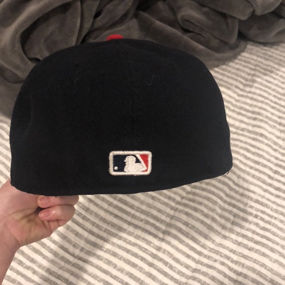 Size 7 fitted hat barley used almost new - Picture 2 of 3
